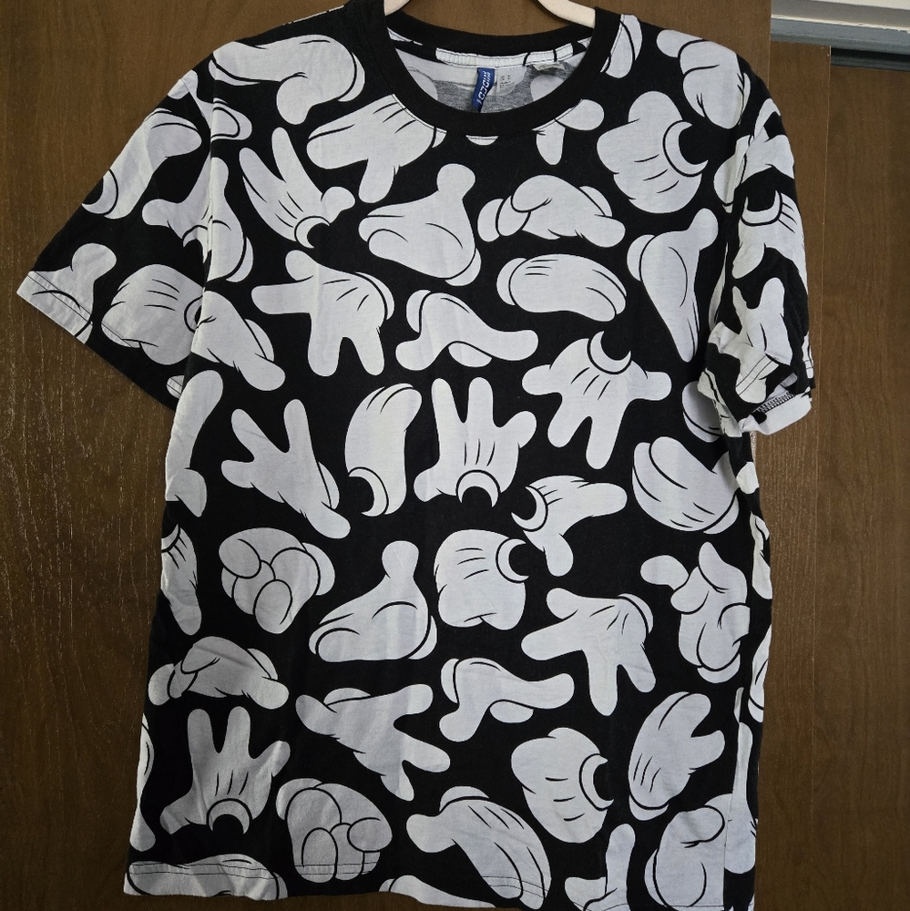 Disney Mickey Mouse hands tee.